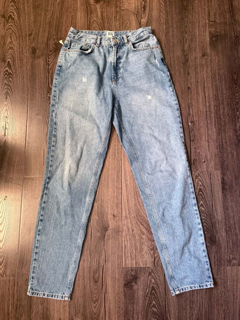BDG Urban Outfitters Mom High-Rise Light Wash Distressed Denim Jeans Size 28